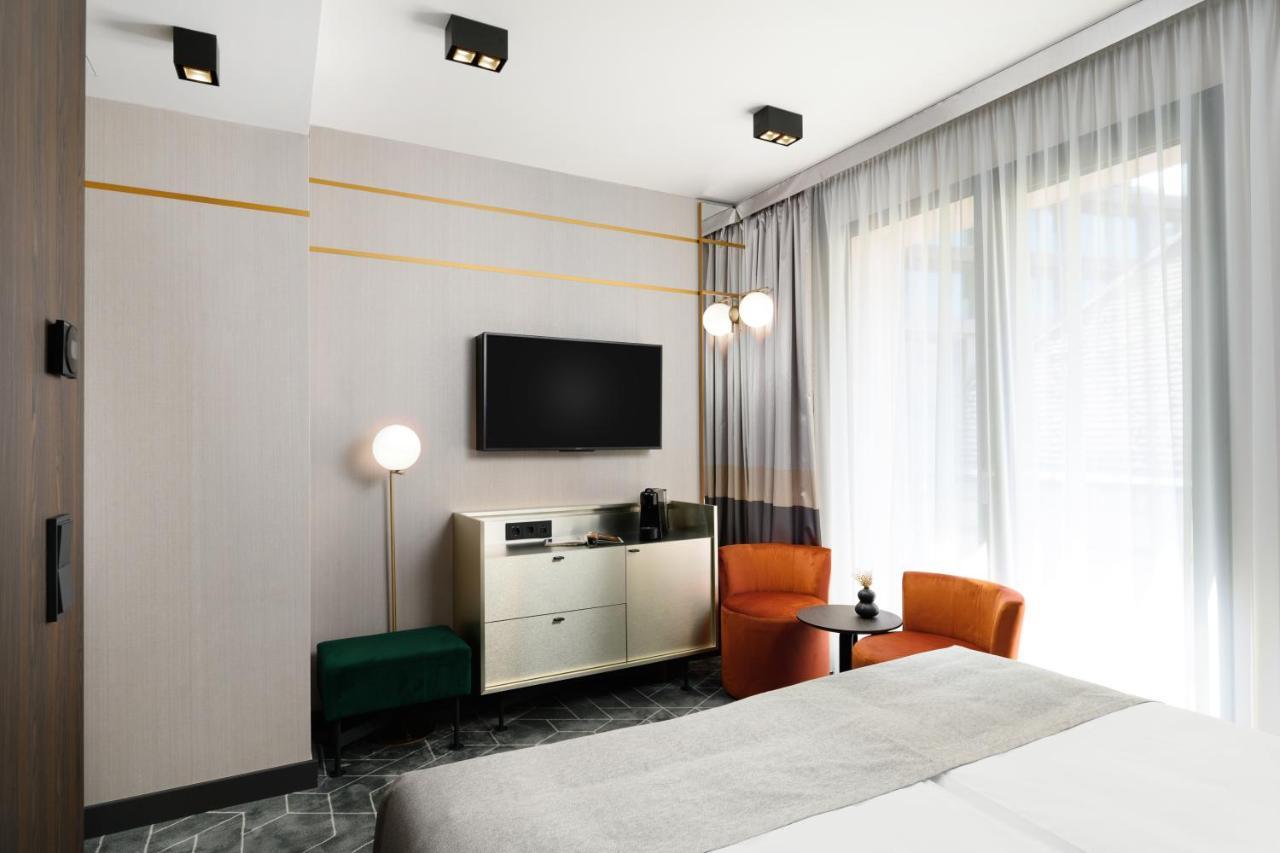Emerald Hotel By Continental Group Budapest Ngoại thất bức ảnh