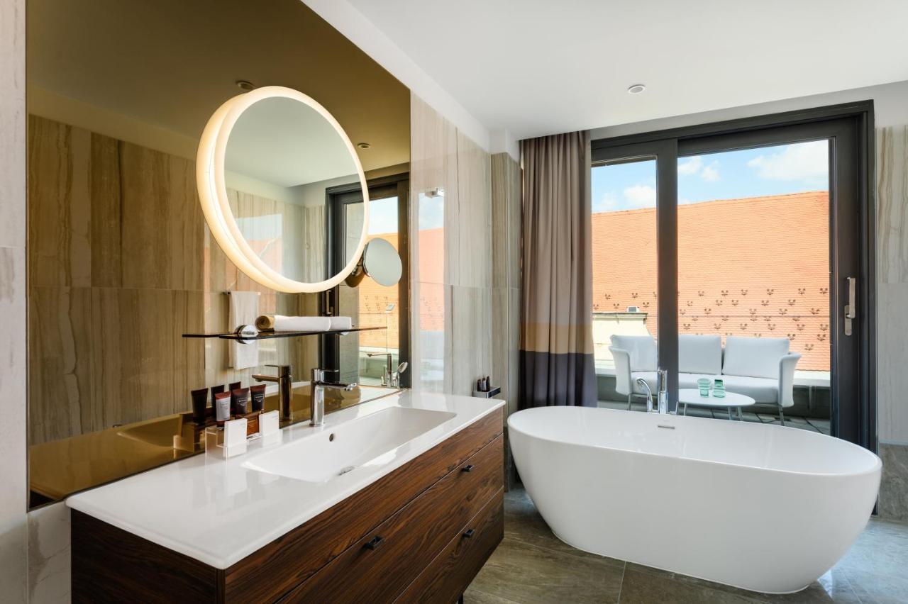Emerald Hotel By Continental Group Budapest Ngoại thất bức ảnh